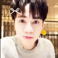 Q.Hùng (phone)