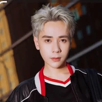 q.hùng