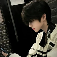 Lục Hoàng Gia Bảo