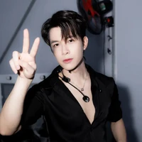 anh Tú ( anh cả)