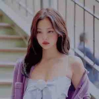 Jennie ( chị )