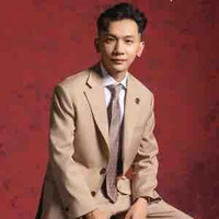 Phạm Vũ Hoài Nam ( red ) 