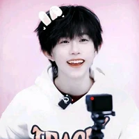 Trần Dịch Hằng _YiHeng(bạn cậu)