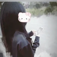 Khánh Thy Hoàng ( chị)