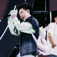 Q.HÙNG