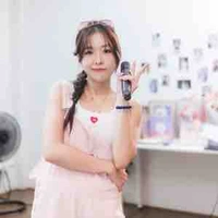 Mewnich ( bạn thân cô )