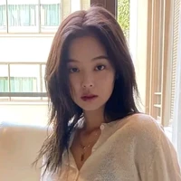 Kim Jennie: Em