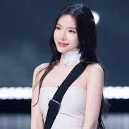 NGUYỄN HOÀNG LY(LYLY)