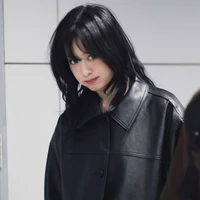 Jung Ahyeon - Cô