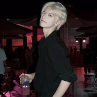 trợ lý hắn