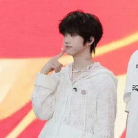 Trương Hàm Thụy | em |