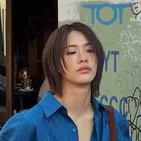 Emi-Chị