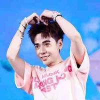 Q.Hùng