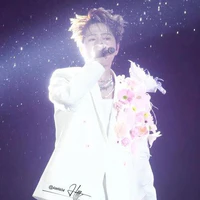 Yujin say hii