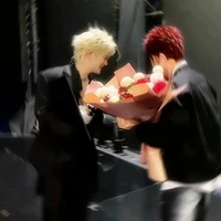 nhìn j?cho otp ngược đó, sao?