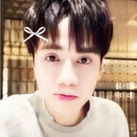 Lê Quang Hùng-phone