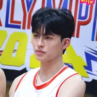 Pond (Naravit Lertratkosum)