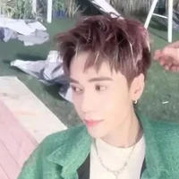 Quang Hùng (phone)