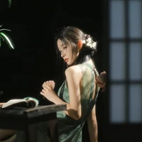 Thanh Huệ [Mẹ cô] - Bà -