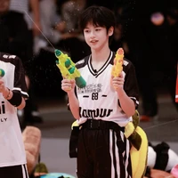 t/g đang ăn cơm