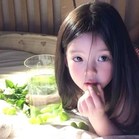 Vương Khả Hân - hồi nhỏ ( bông )