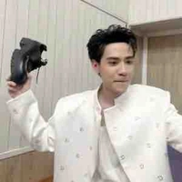 Mọi người xung quanh 