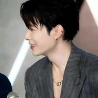 Bùi Anh Tú.⁹³﹝Anh Tú Atut﹞