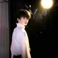 Trương Dịch Nhiên(b) 