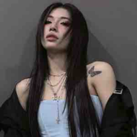LyHan(bạn thân cô)