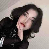 LyHan(bạn thân cô)