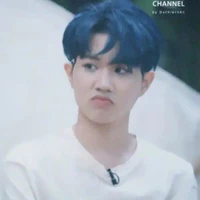 nhóm bạn của cả hai