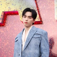 Tạ Hoàng Long (Tóc Tiên)