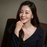 Lee Gyuri ( Mẹ kế cô) 