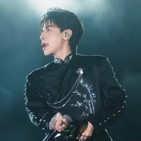 Lê Quang Hùng-phone