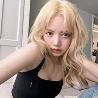 Lisa// cô//