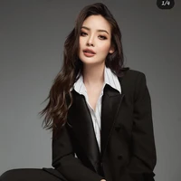 Patcha Patchaploy (bạn cô)