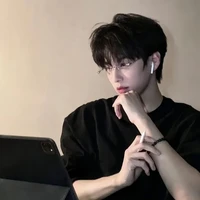 H - Bạn thân của K