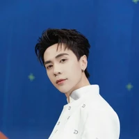 QUANG HÙNG