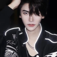 Lê Thanh Minh Đức( anh nuôi)