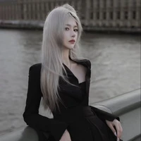 Hoàng Thùy Linh 