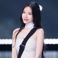 Nguyễn Hoàng Ly[LyLy]•1996