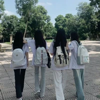 Nhóm bạn cùng lớp với lía