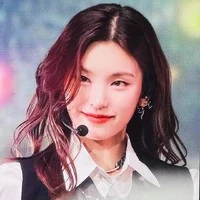 Yeji_Hwang2000