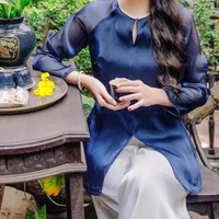 Bà Nguyễn< Má anh>