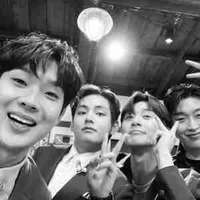 Đám bạn của Hàn Phong