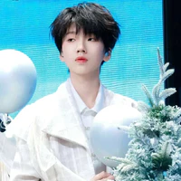 Nhiếp Vị Thần