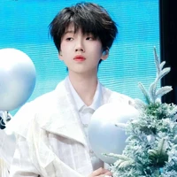 Nhiếp Vị Thần
