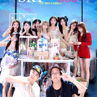 cả nhóm sky moon