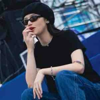 Miu Lê(bạn thân cô)