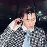 Dương đeo mic